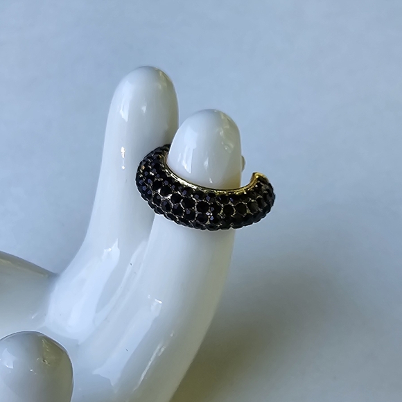 🖤 Black Gem Ear Cuff - Picture 5 of 9